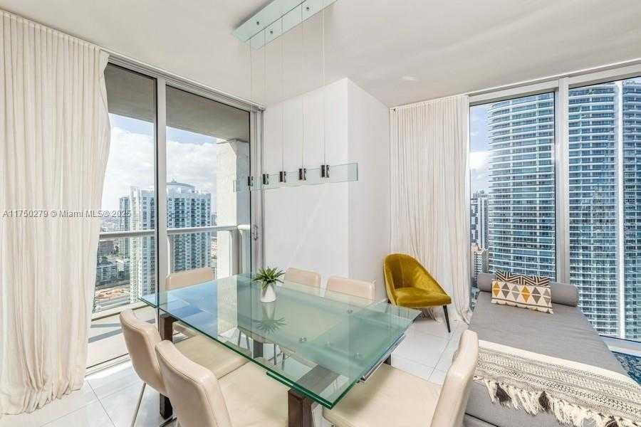 Small Image of 485 BRICKELL AVE #3704, Miami Number 11