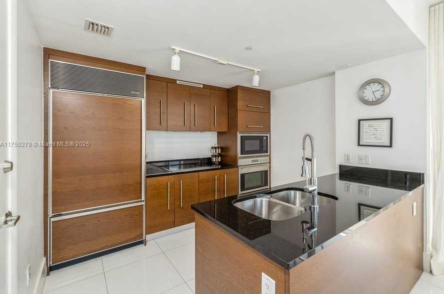Small Image of 485 BRICKELL AVE #3704, Miami Number 13