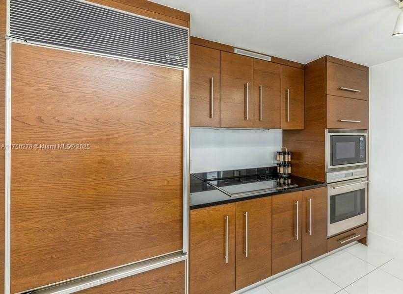 Small Image of 485 BRICKELL AVE #3704, Miami Number 14