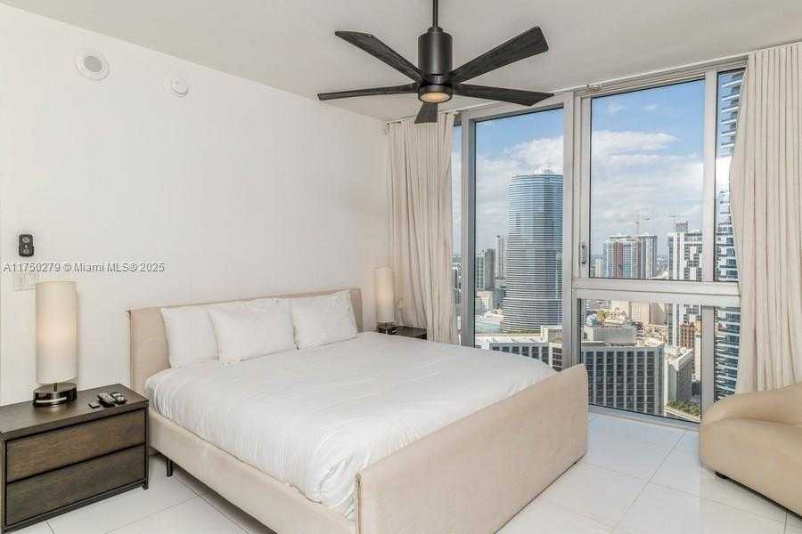 Small Image of 485 BRICKELL AVE #3704, Miami Number 17