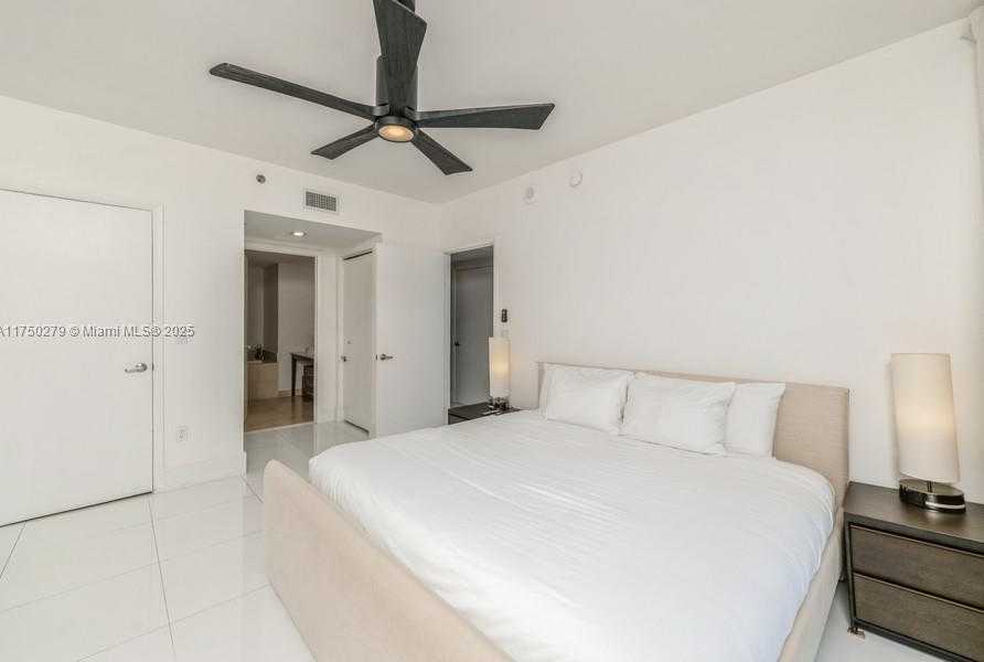 Small Image of 485 BRICKELL AVE #3704, Miami Number 19