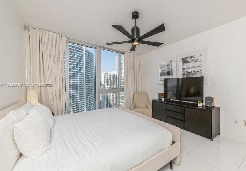 Small Image of 485 BRICKELL AVE #3704, Miami Number 20