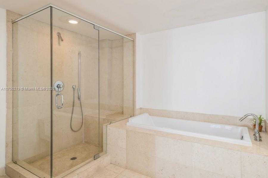 Small Image of 485 BRICKELL AVE #3704, Miami Number 23