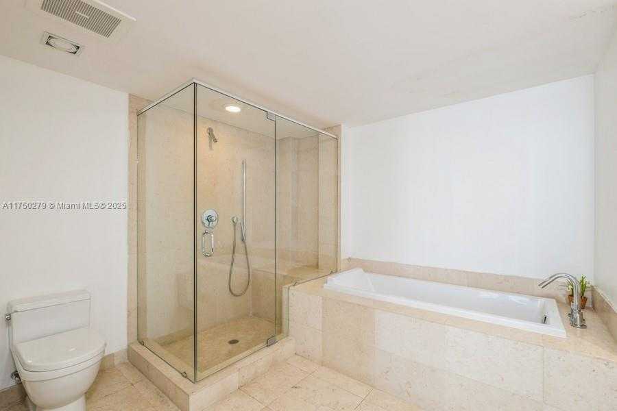 Small Image of 485 BRICKELL AVE #3704, Miami Number 24