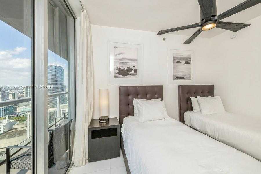 Small Image of 485 BRICKELL AVE #3704, Miami Number 27