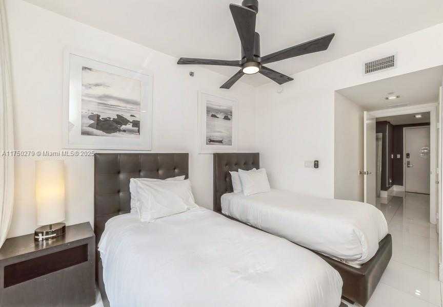 Small Image of 485 BRICKELL AVE #3704, Miami Number 28