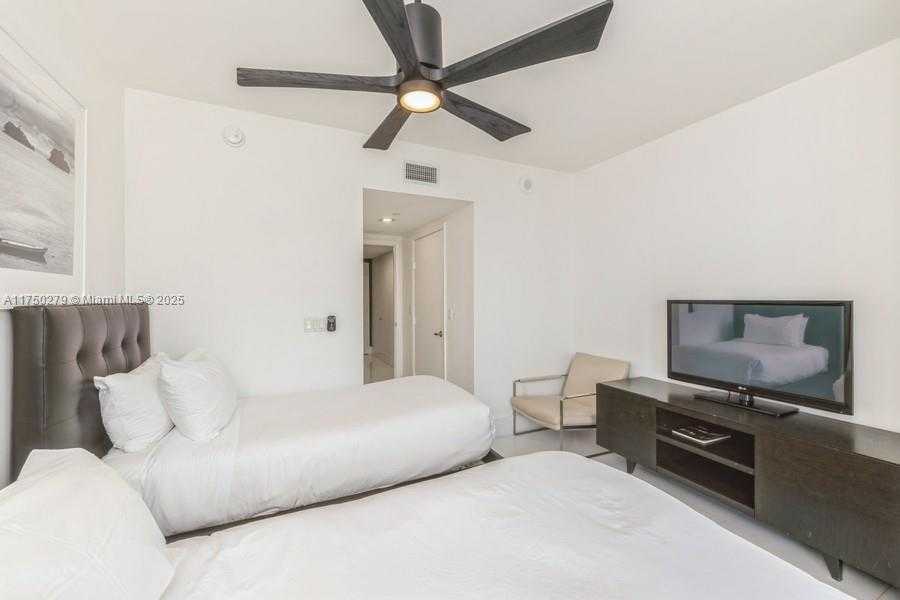 Small Image of 485 BRICKELL AVE #3704, Miami Number 29