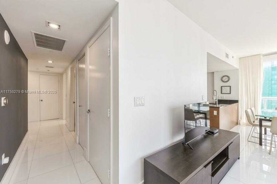 Small Image of 485 BRICKELL AVE #3704, Miami Number 31