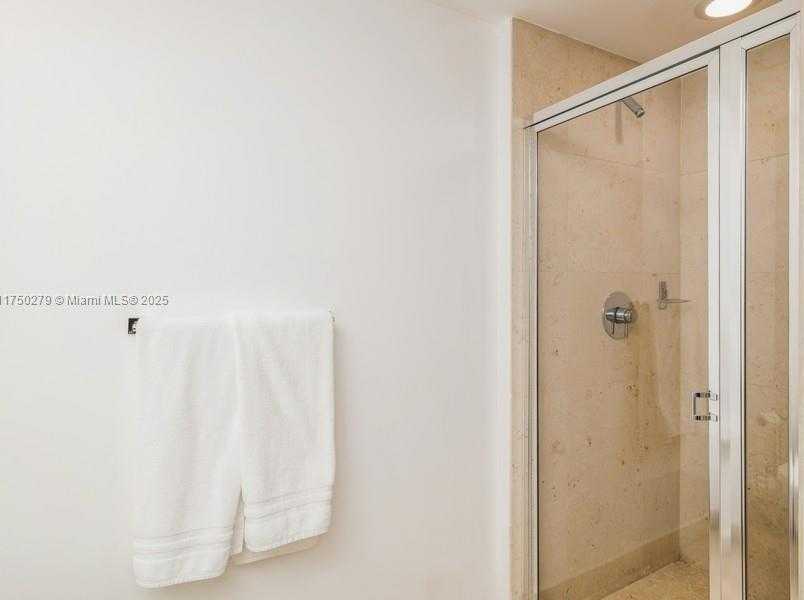 Small Image of 485 BRICKELL AVE #3704, Miami Number 33