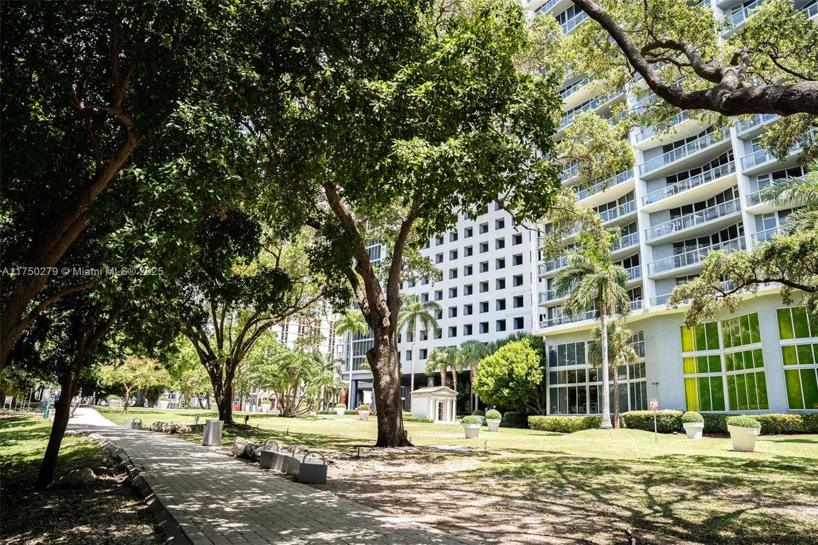 Small Image of 485 BRICKELL AVE #3704, Miami Number 41