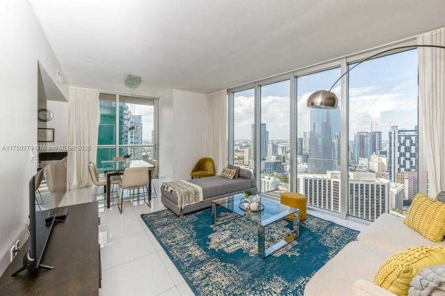 Small Image of 485 BRICKELL AVE #3704, Miami Number 5