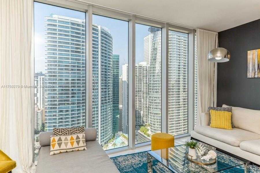 Small Image of 485 BRICKELL AVE #3704, Miami Number 8