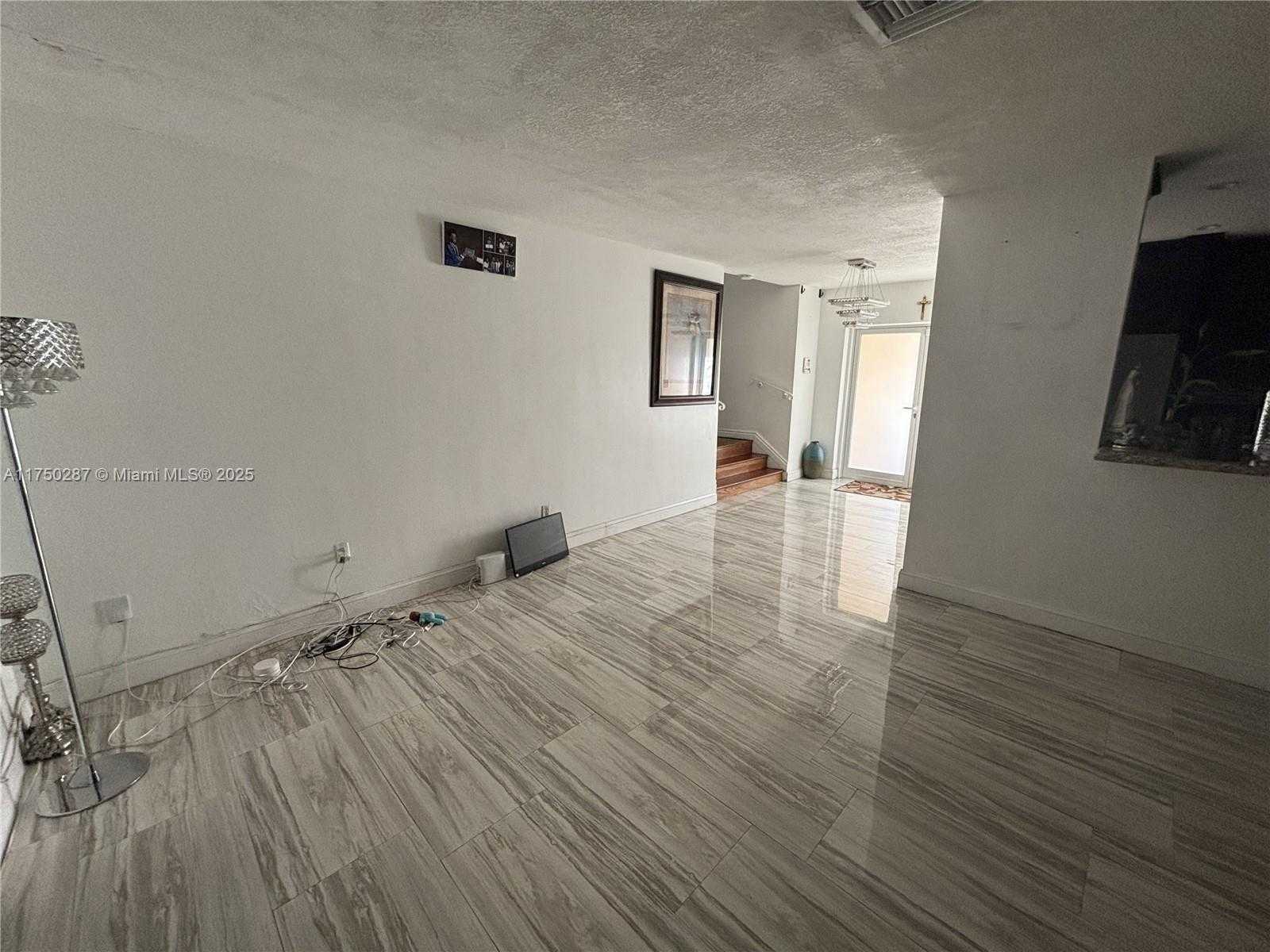 Small Image of 17531 NORTH EAST 1ST CT, North Miami Beach Number 2