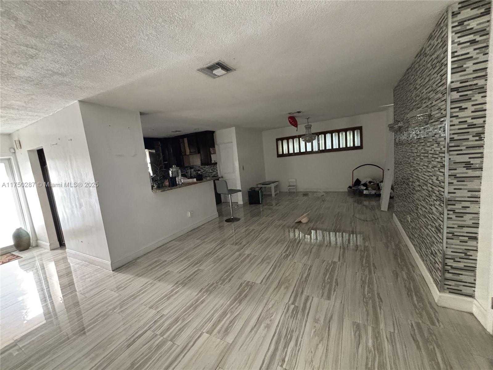 Small Image of 17531 NORTH EAST 1ST CT, North Miami Beach Number 3