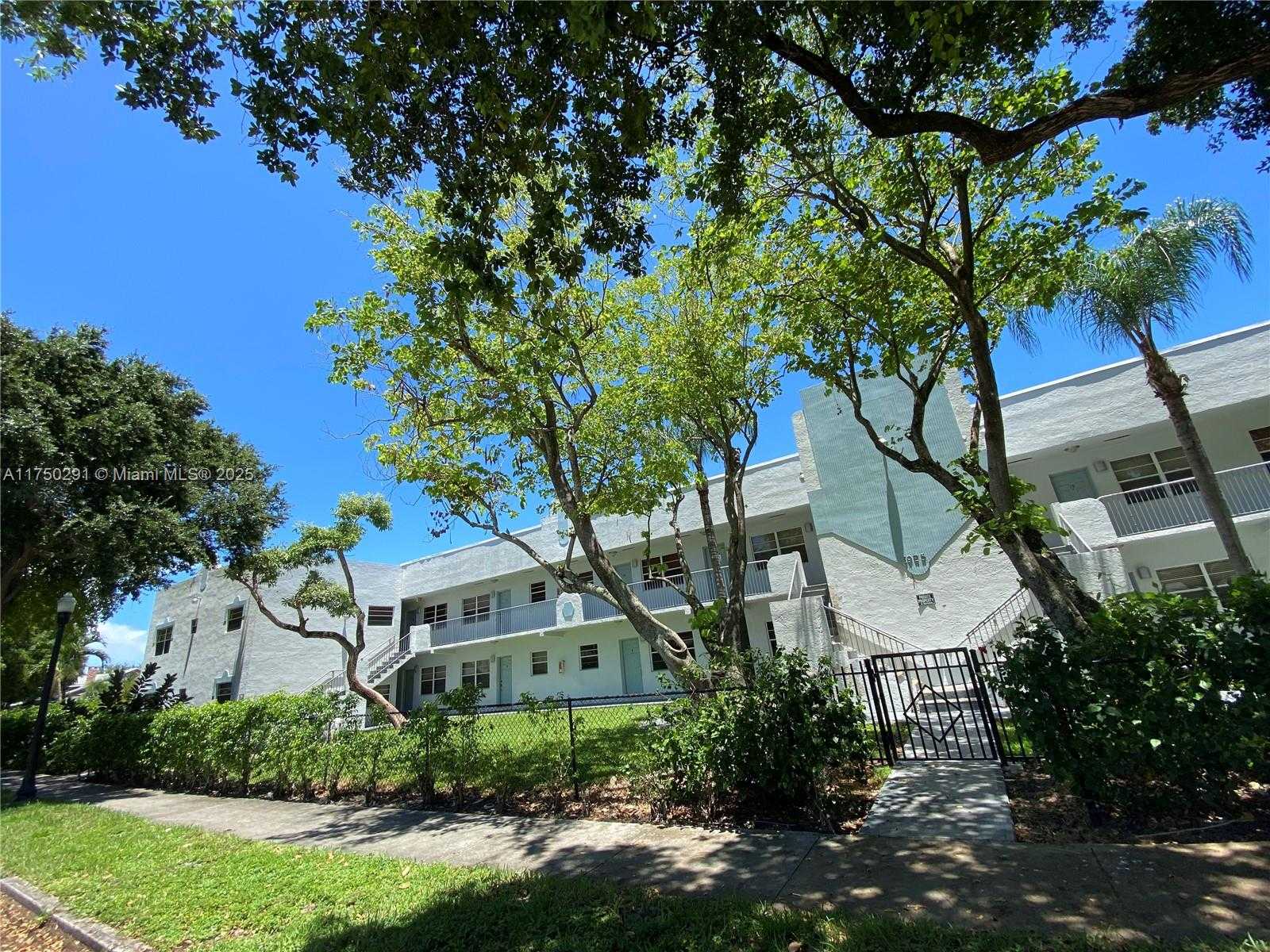 Small Image of 1925 MADISON ST #11, Hollywood Number 3