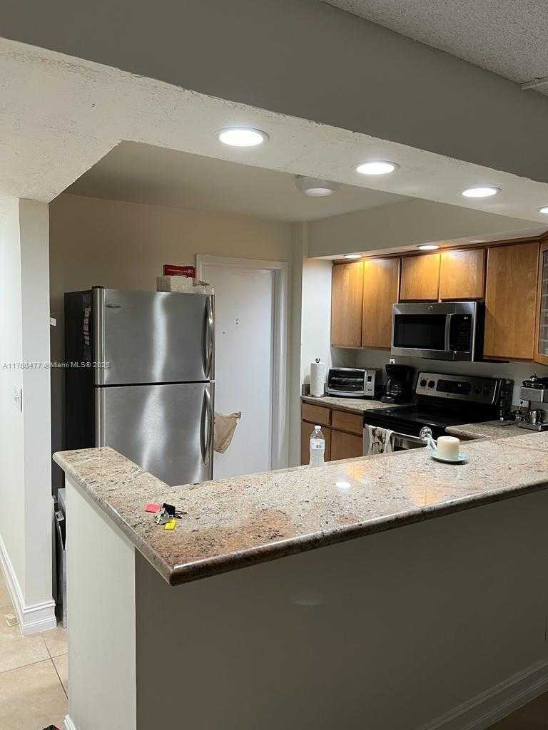Small Image of 1400 SOUTH OCEAN DR #805, Hollywood Number 9