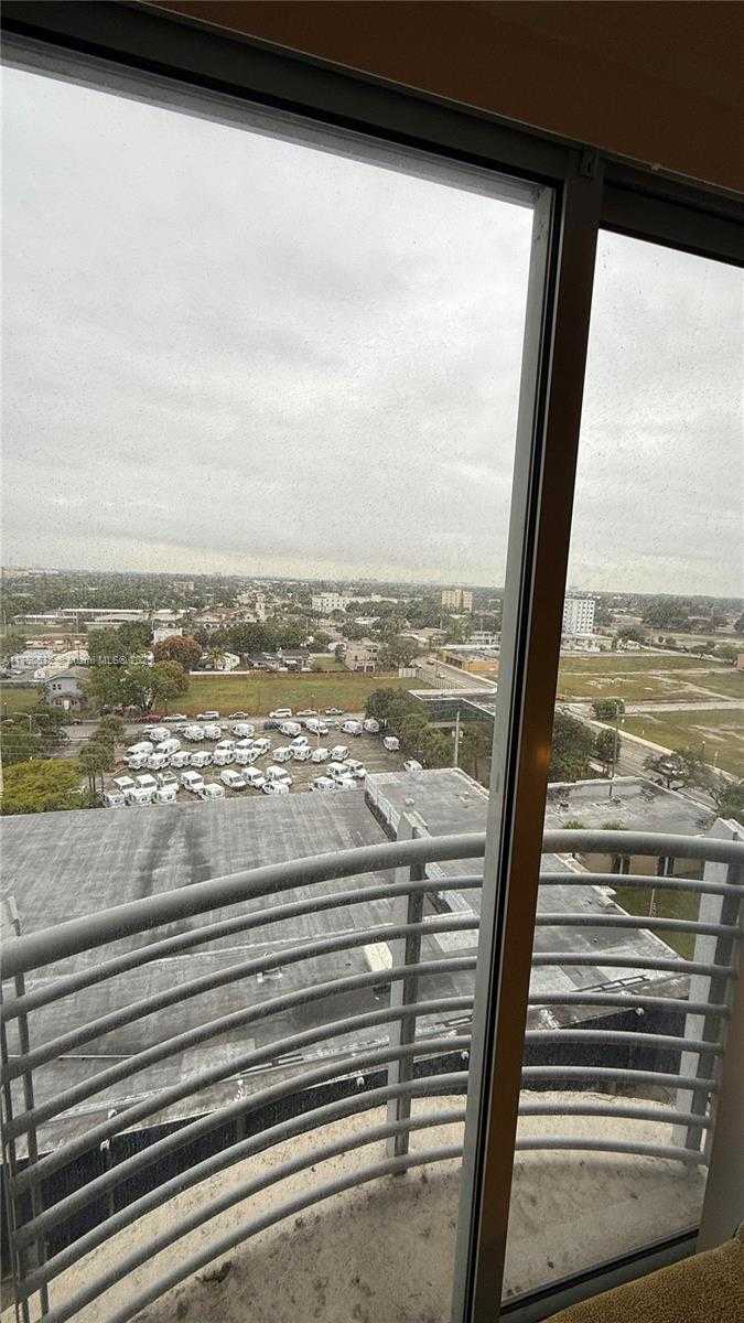 Small Image of 1830 NORTH RADIUS DR #1106, Hollywood Number 17