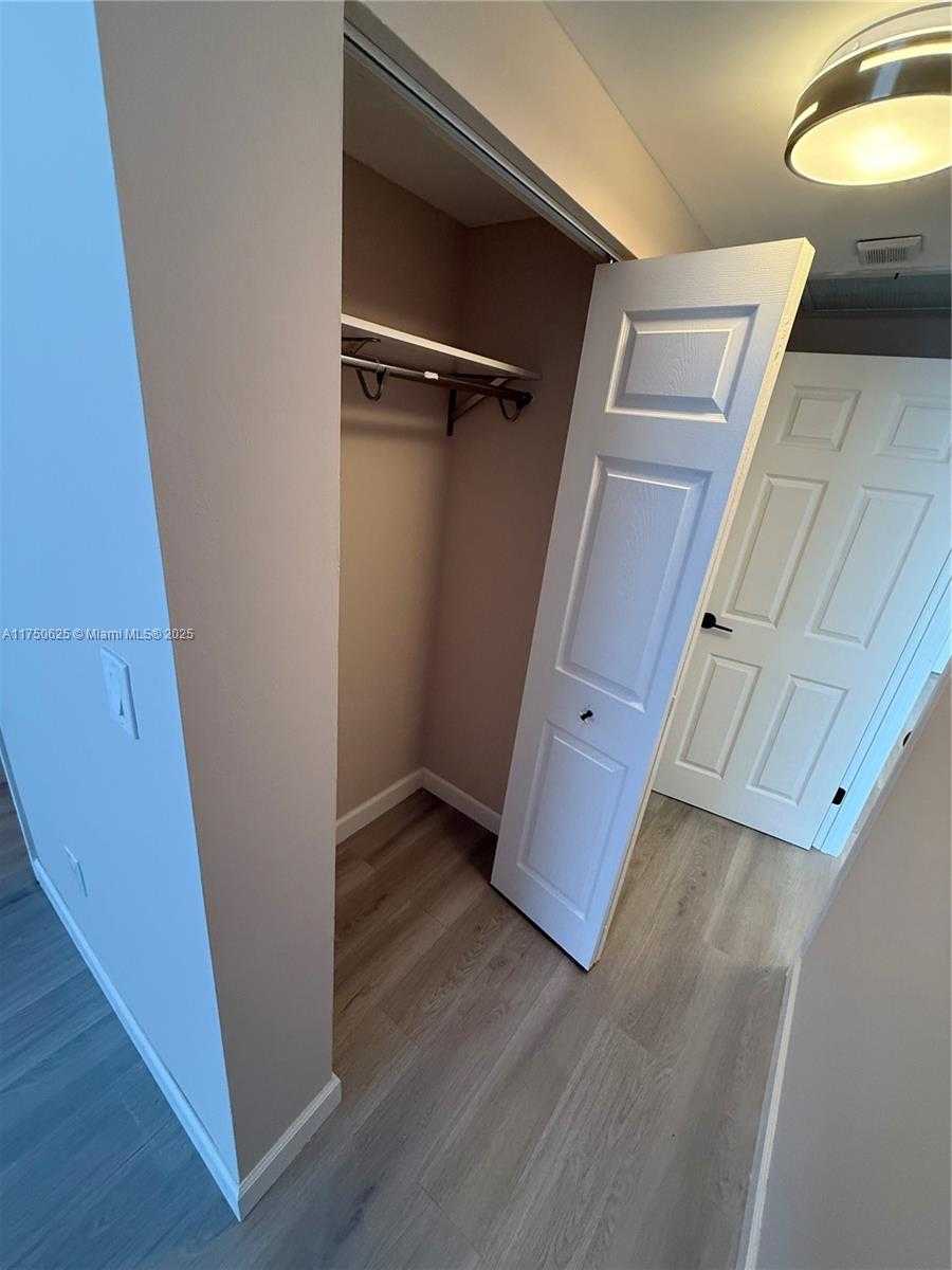 Small Image of 1980 SOUTH OCEAN DR #3M, Hallandale Beach Number 15