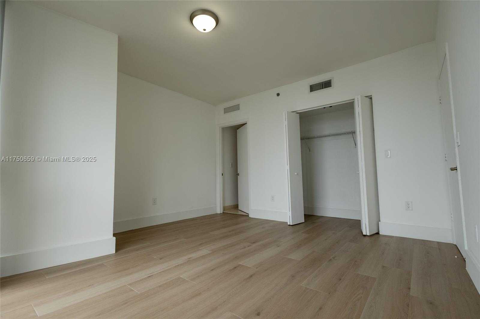 Small Image of 495 BRICKELL AVE #2102, Miami Number 18