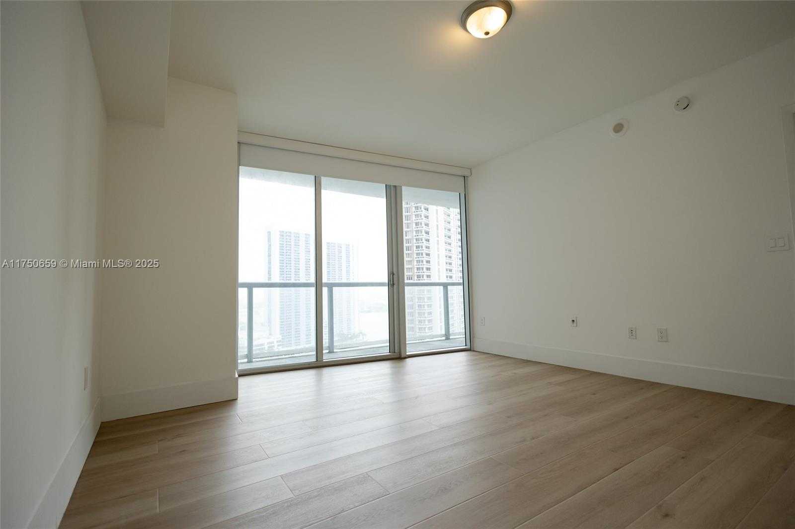 Small Image of 495 BRICKELL AVE #2102, Miami Number 4