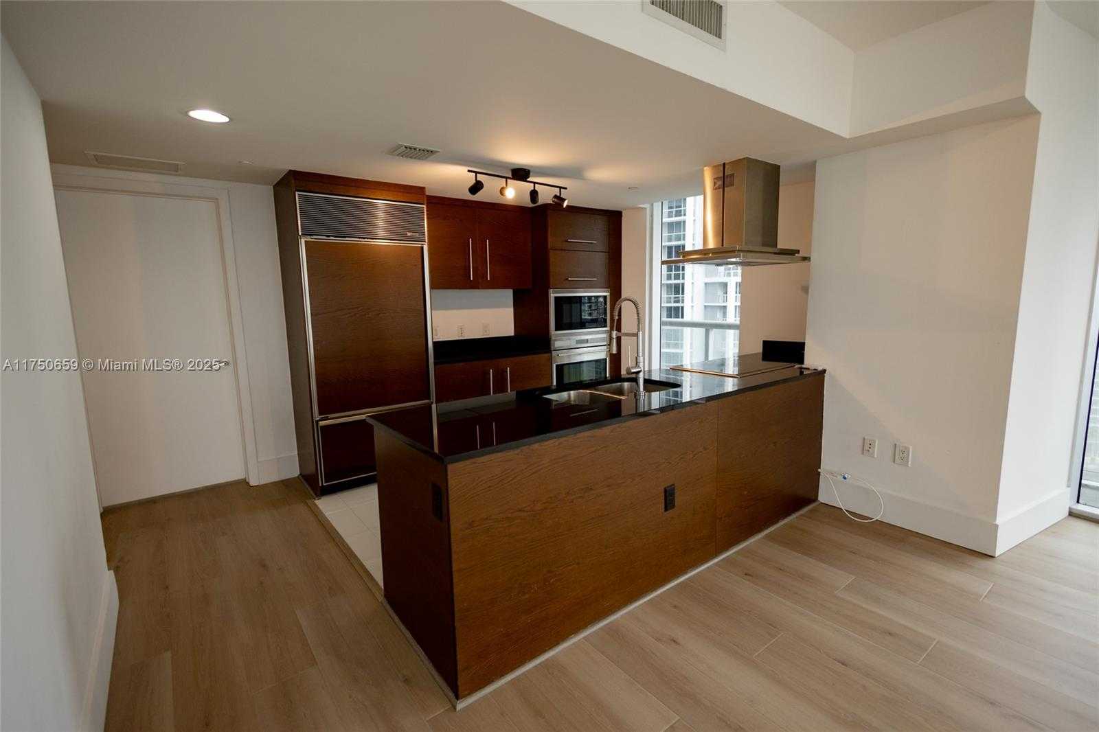 Small Image of 495 BRICKELL AVE #2102, Miami Number 7