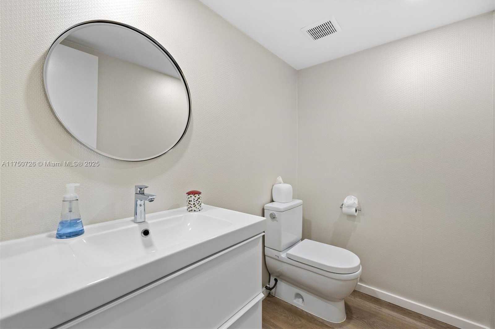 Small Image of 1800 SUNSET HARBOUR DR #1807, Miami Beach Number 16