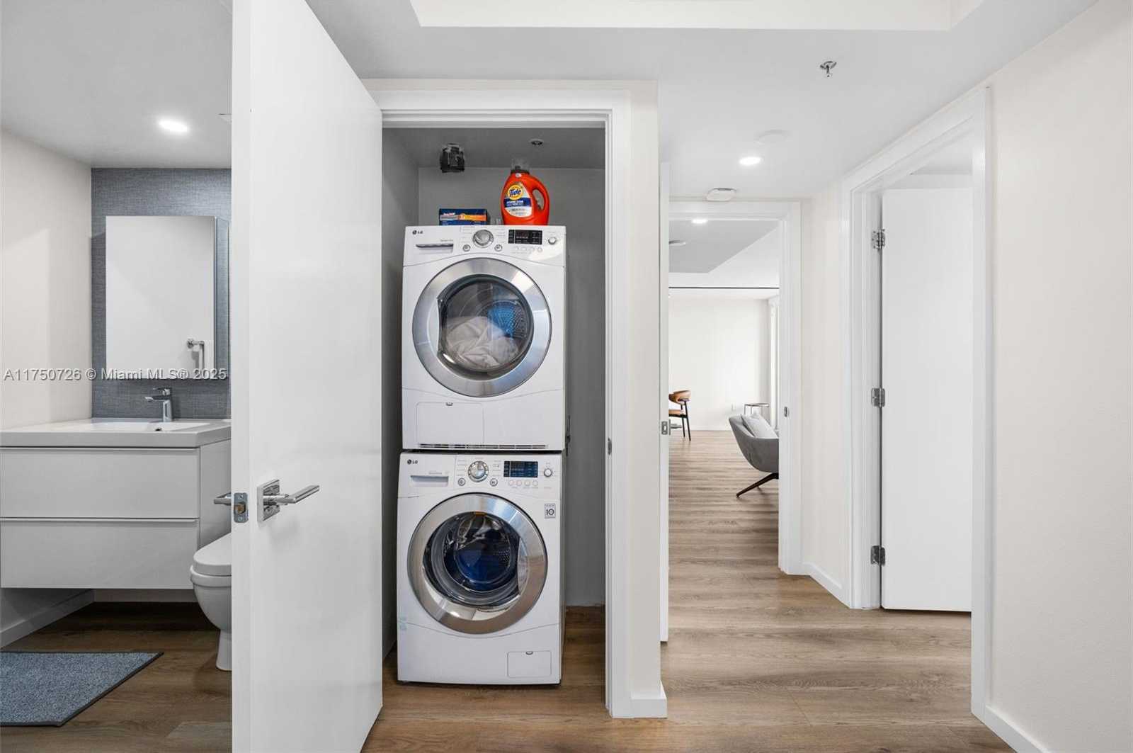 Small Image of 1800 SUNSET HARBOUR DR #1807, Miami Beach Number 20