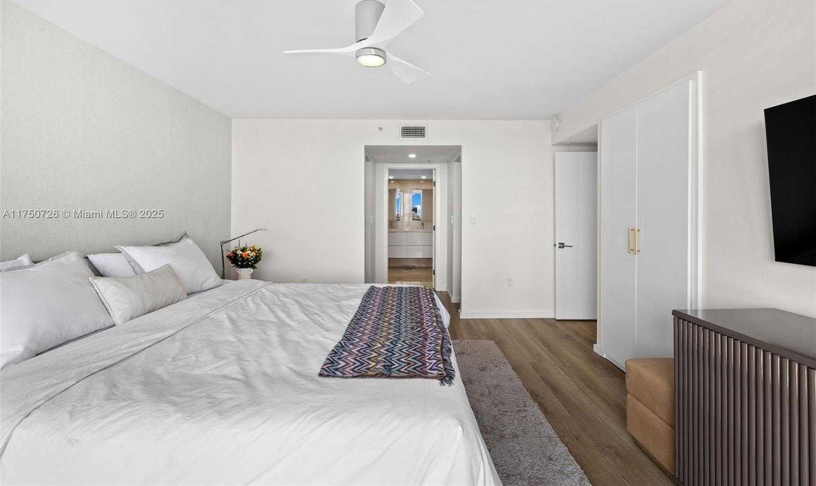 Small Image of 1800 SUNSET HARBOUR DR #1807, Miami Beach Number 26
