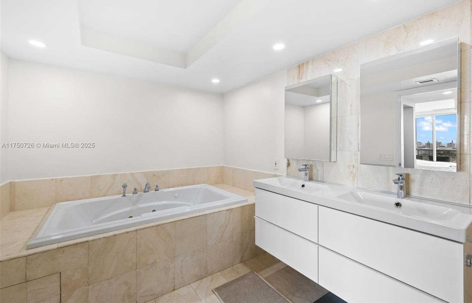 Small Image of 1800 SUNSET HARBOUR DR #1807, Miami Beach Number 31