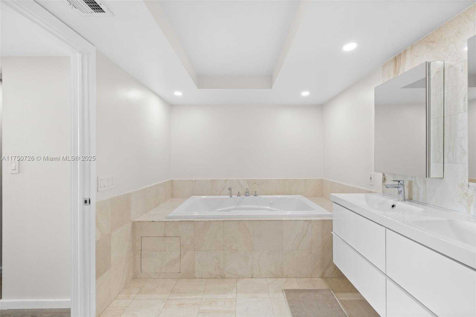 Small Image of 1800 SUNSET HARBOUR DR #1807, Miami Beach Number 33
