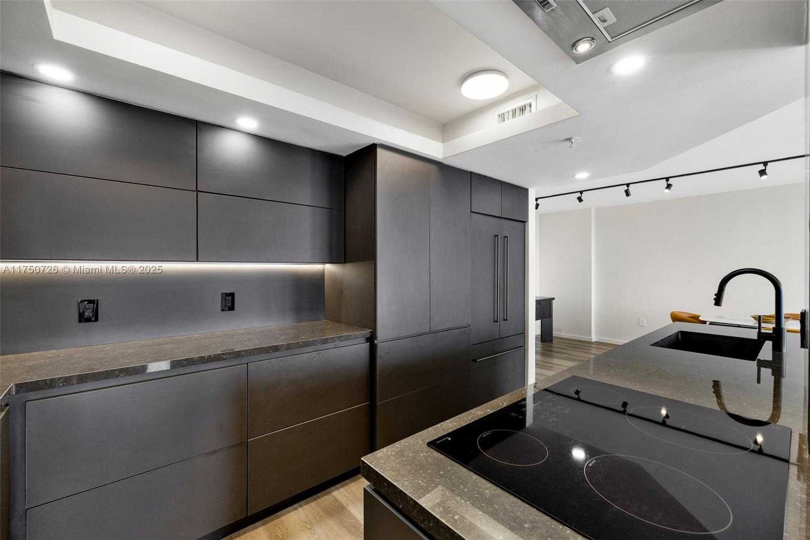 Small Image of 1800 SUNSET HARBOUR DR #1807, Miami Beach Number 6