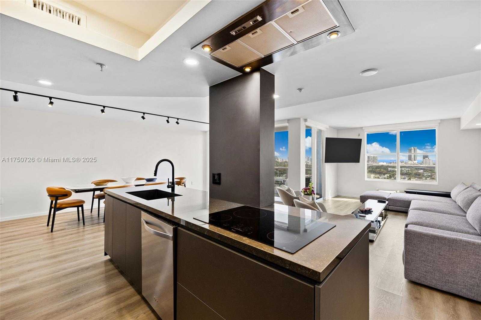 Small Image of 1800 SUNSET HARBOUR DR #1807, Miami Beach Number 8