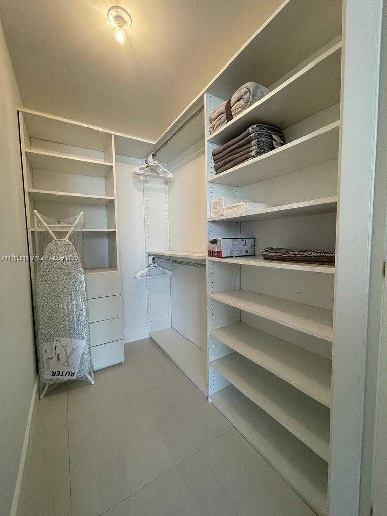 Small Image of 1300 BRICKELL BAY DR #3600, Miami Number 14