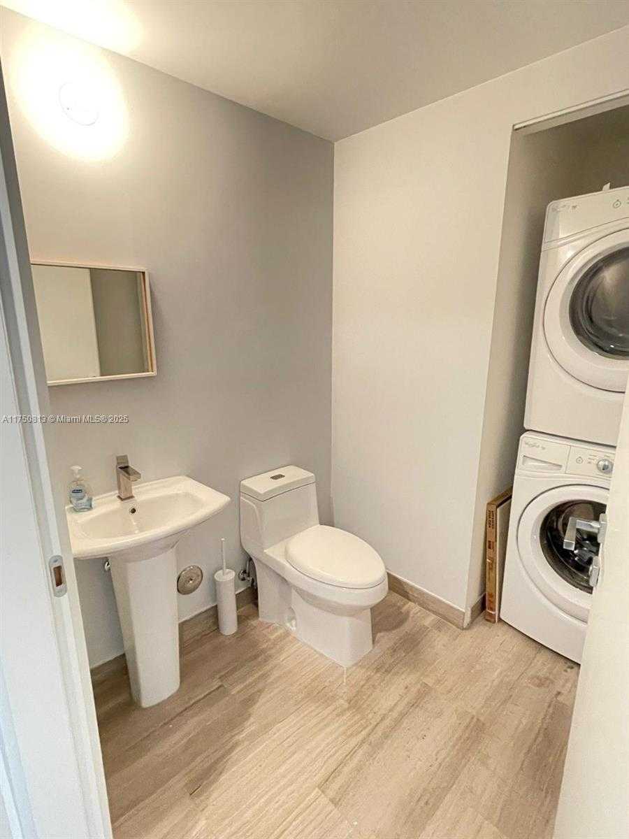 Small Image of 1300 BRICKELL BAY DR #3600, Miami Number 19