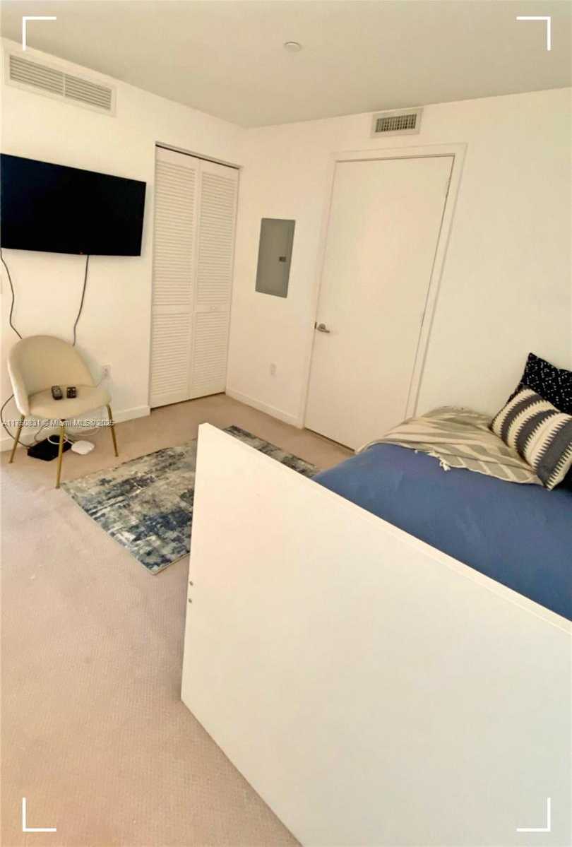 Small Image of 31 SOUTH EAST 6TH ST #1404, Miami Number 7