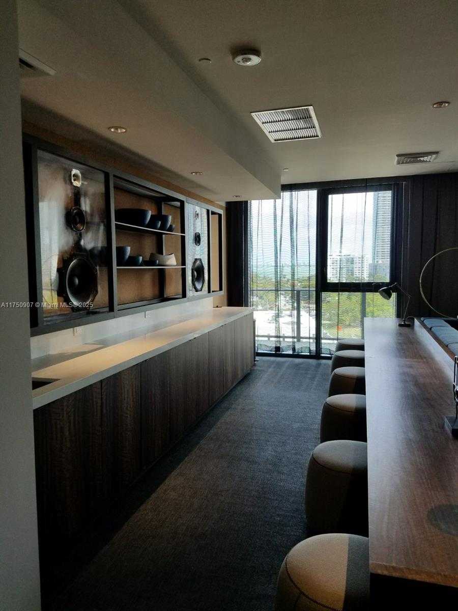 Small Image of 121 NORTH EAST 34 ST #811, Miami Number 13
