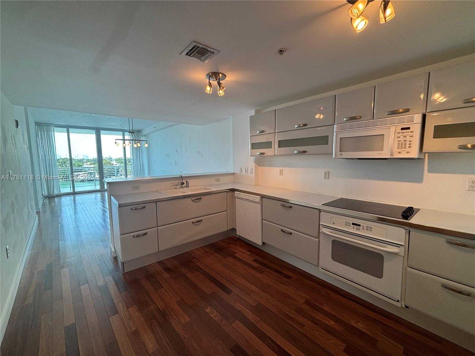 Small Image of 6580 #508, Miami Beach Number 21