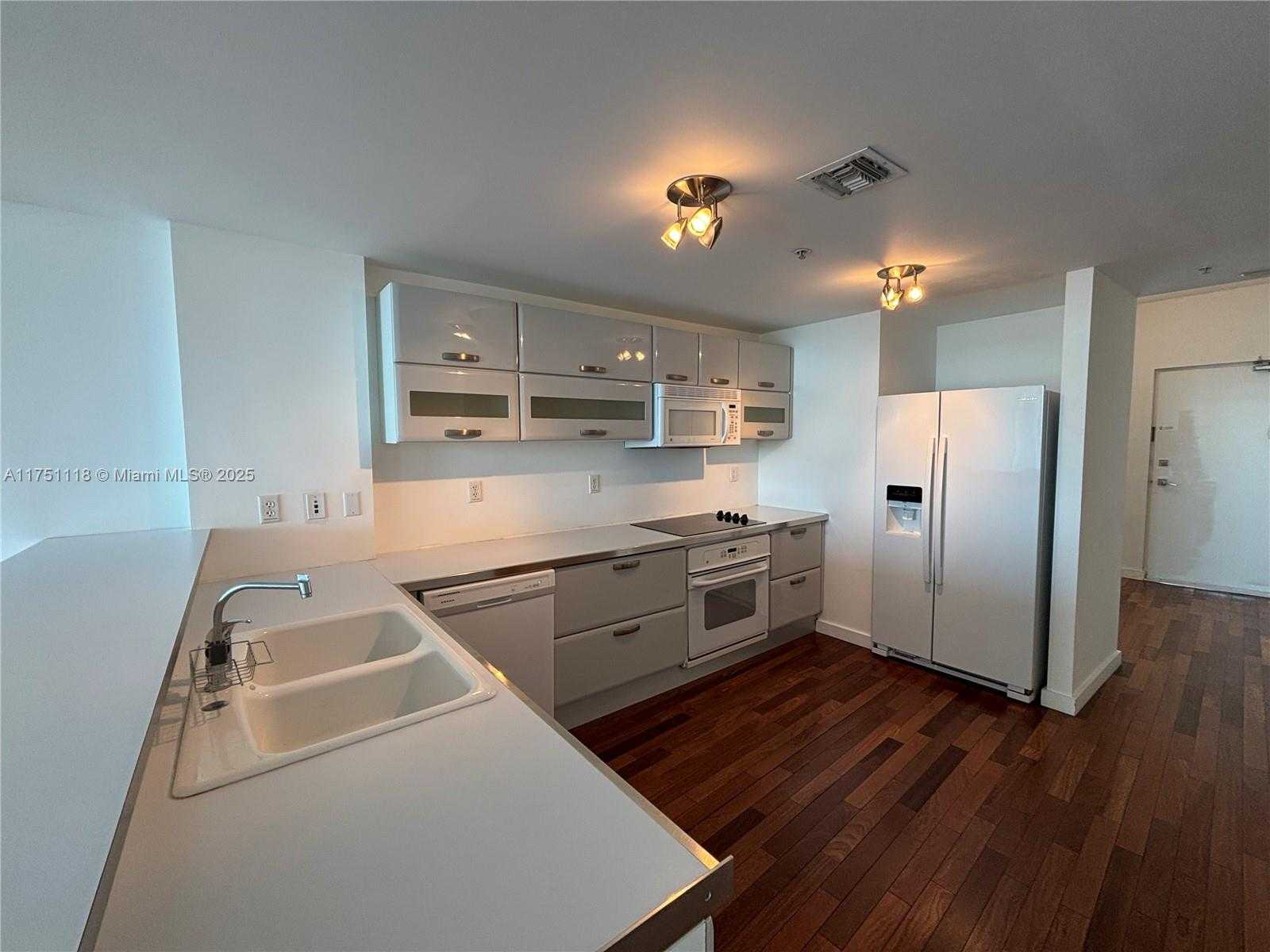 Small Image of 6580 #508, Miami Beach Number 3