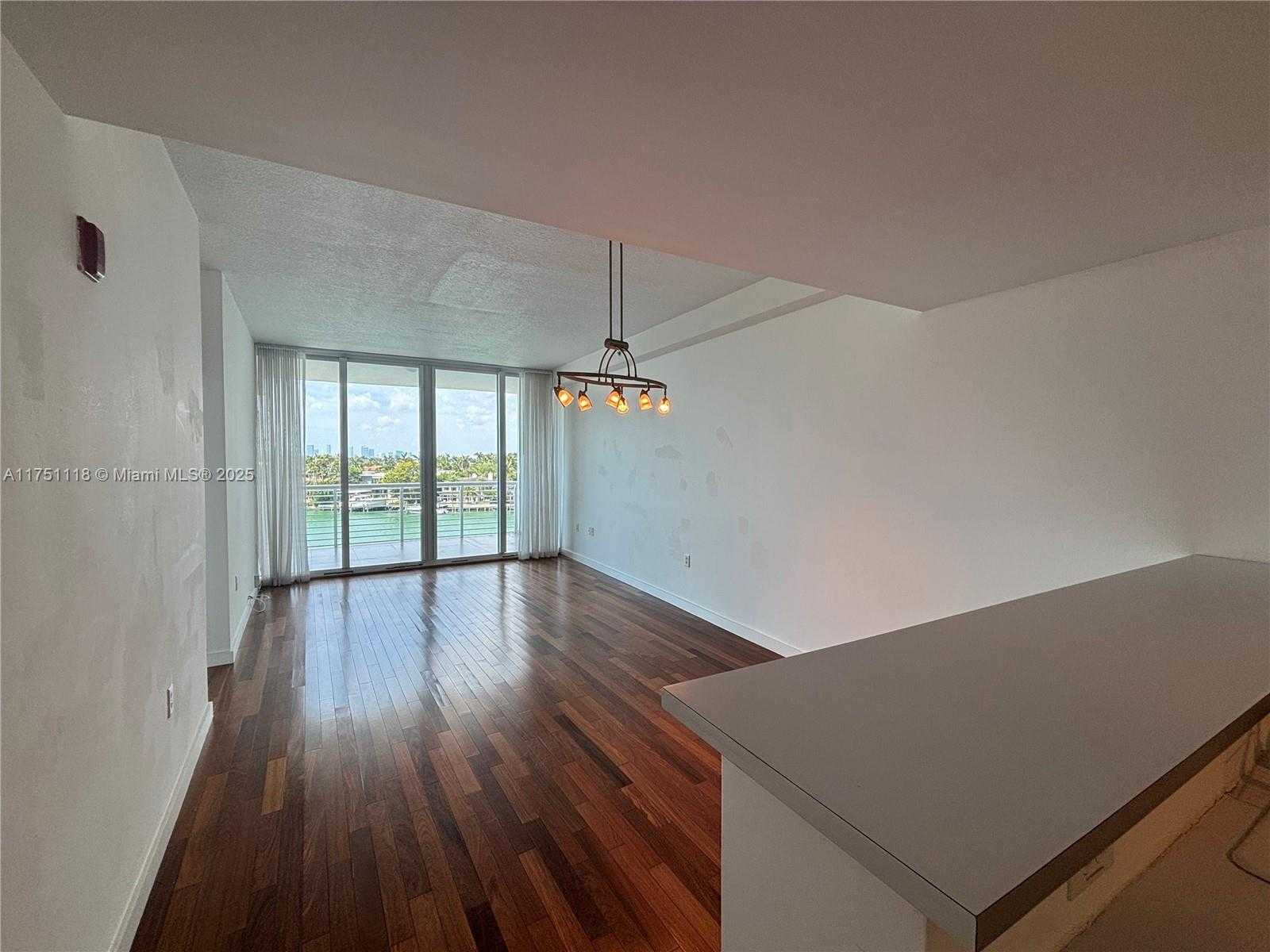Small Image of 6580 #508, Miami Beach Number 5