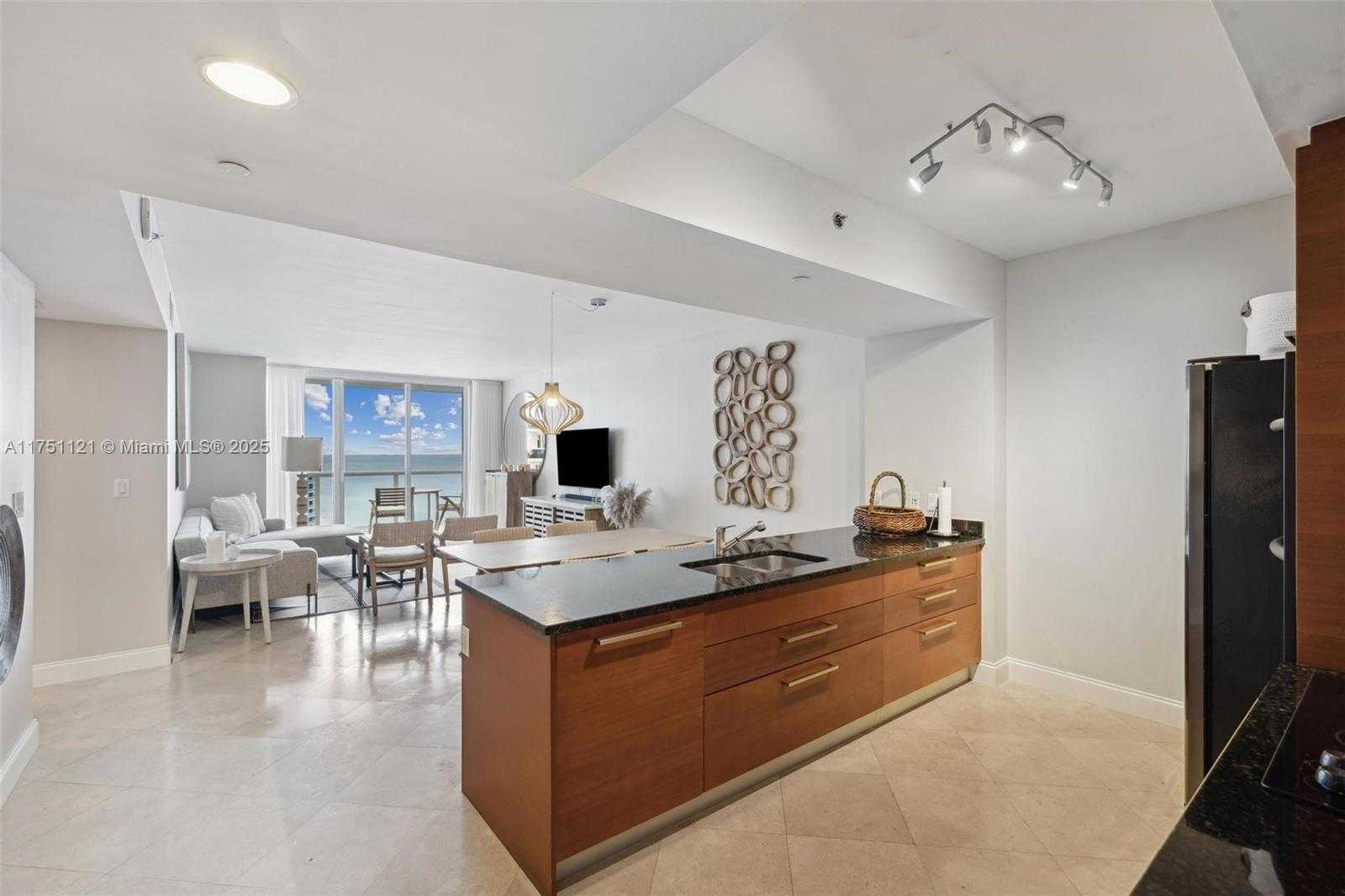 Small Image of 1830 SOUTH OCEAN DR #2811, Hallandale Beach Number 10
