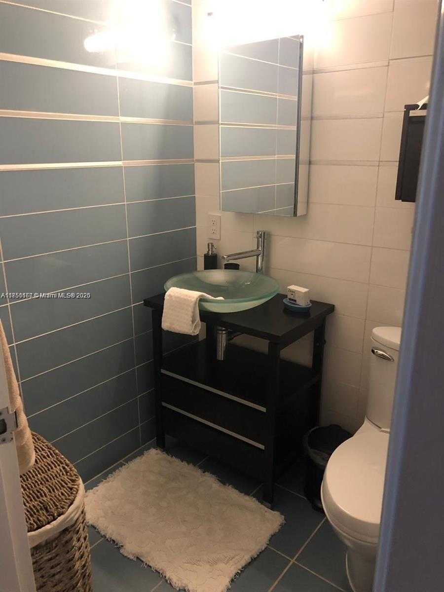 Small Image of 5401 COLLINS AVE #410, Miami Beach Number 16
