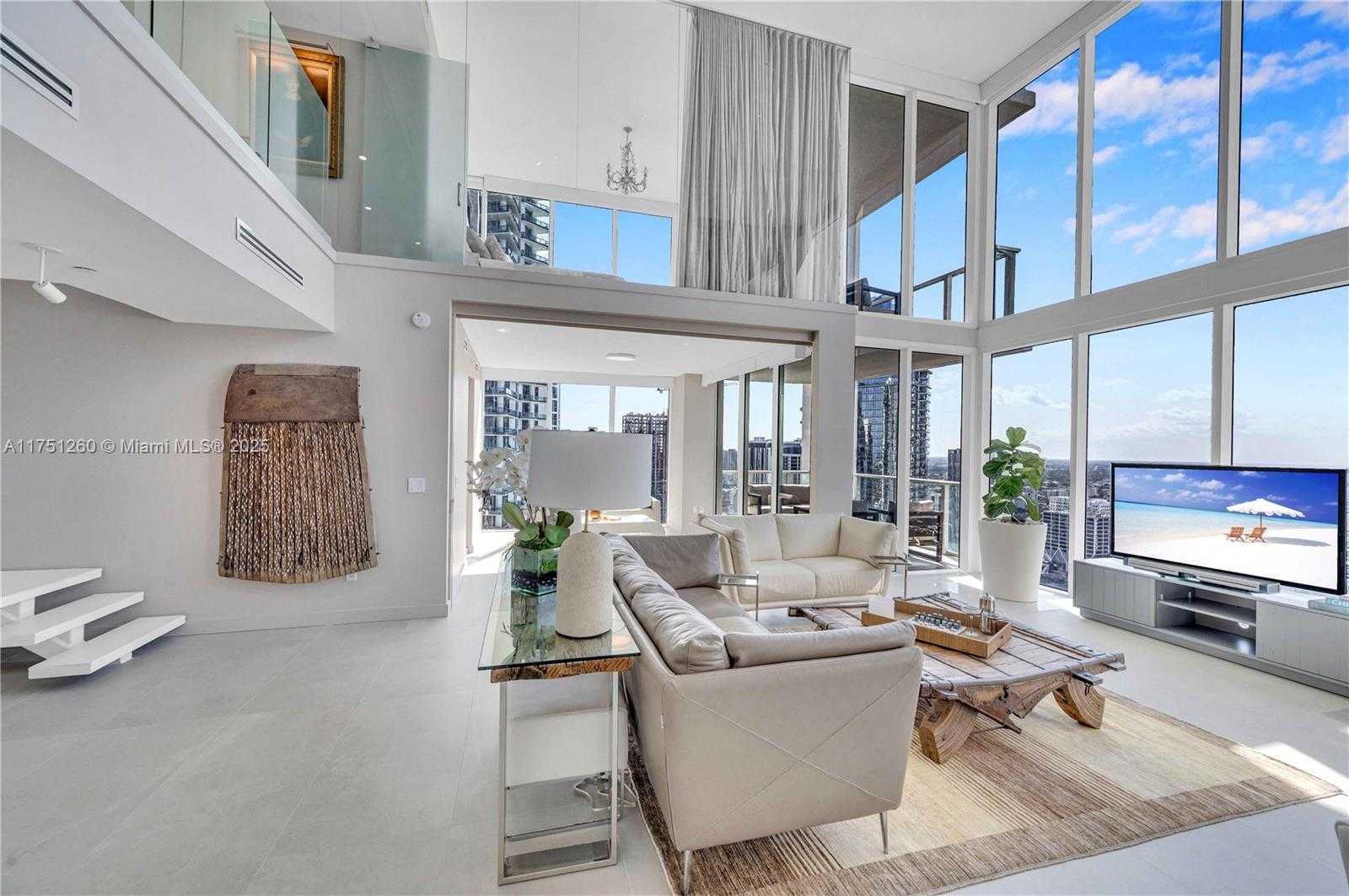 Small Image of 1040 BISCAYNE BLVD #LPH4407, Miami Number 10