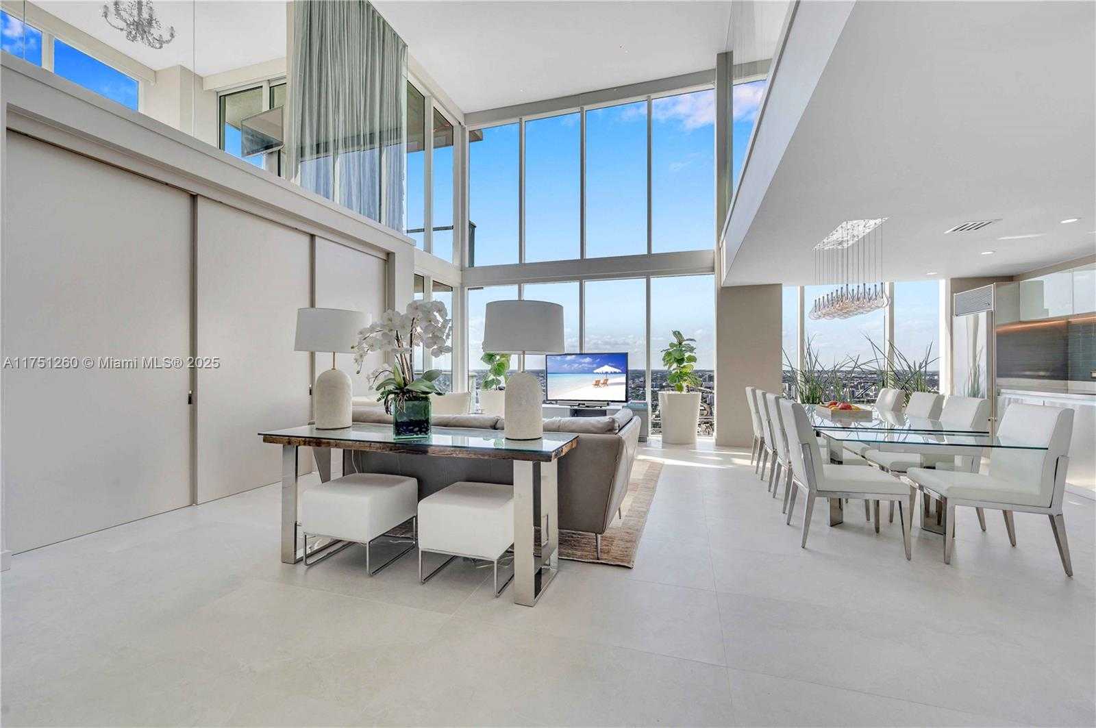 Small Image of 1040 BISCAYNE BLVD #LPH4407, Miami Number 11