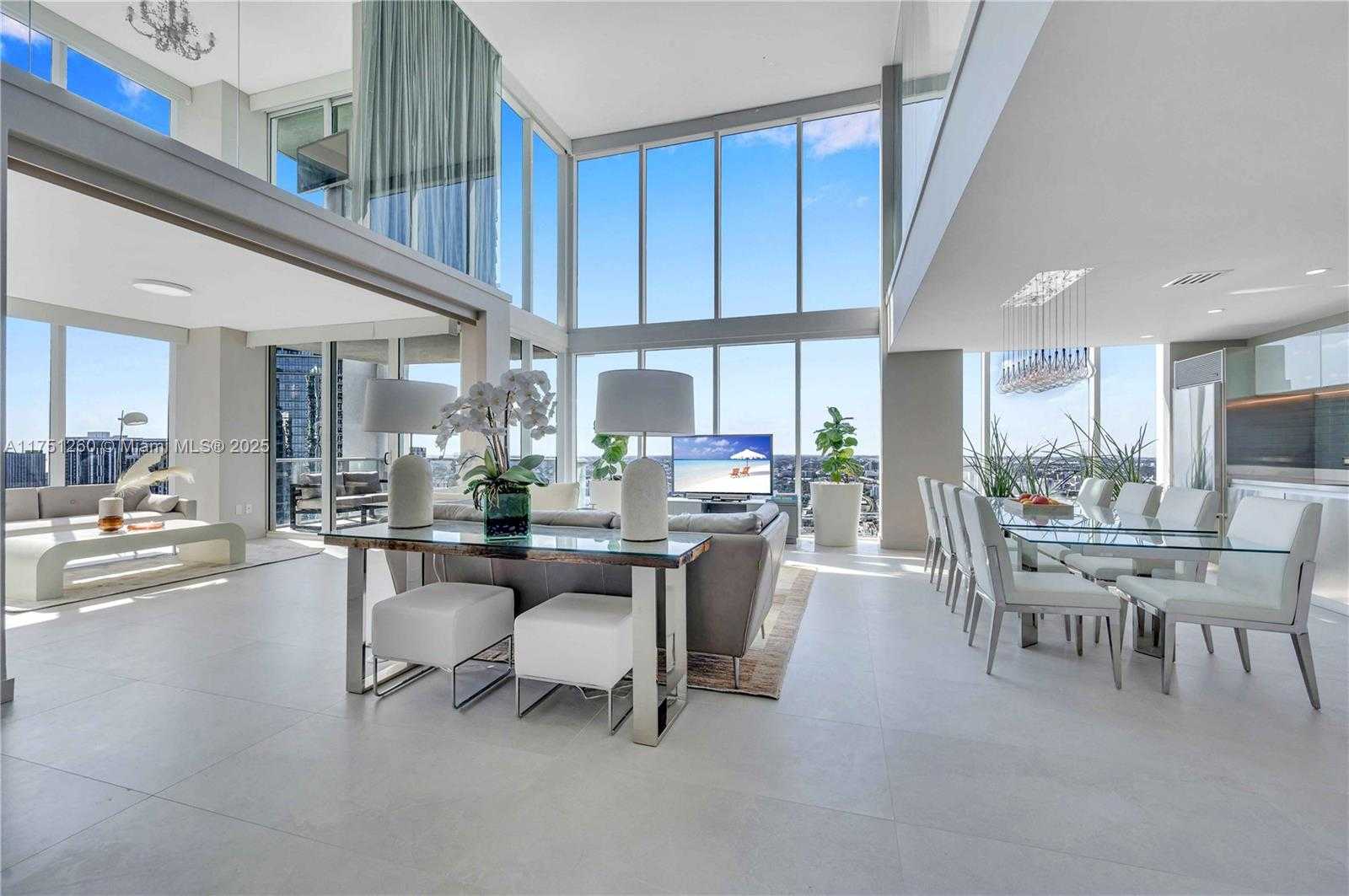 Small Image of 1040 BISCAYNE BLVD #LPH4407, Miami Number 12
