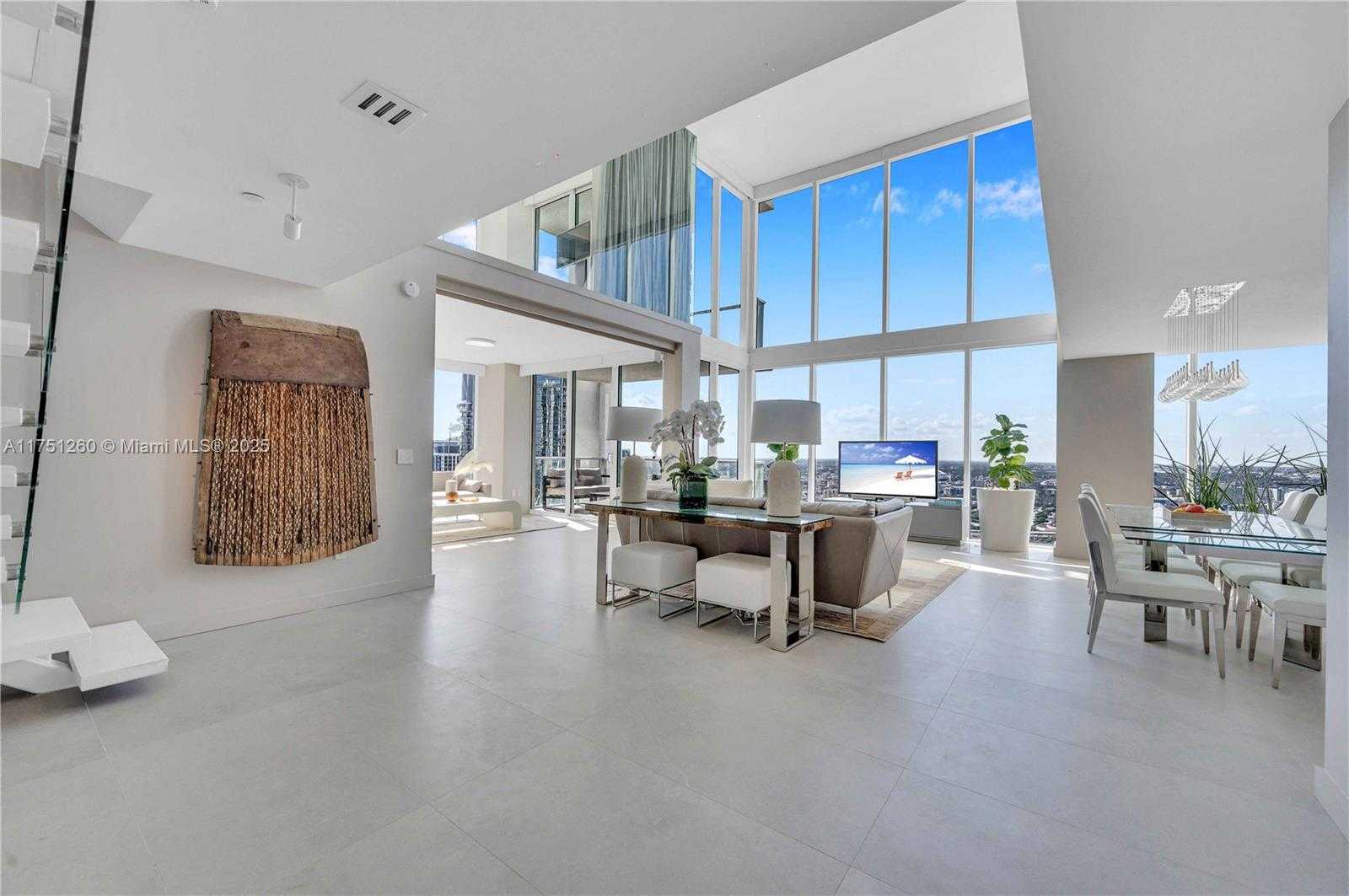 Small Image of 1040 BISCAYNE BLVD #LPH4407, Miami Number 13