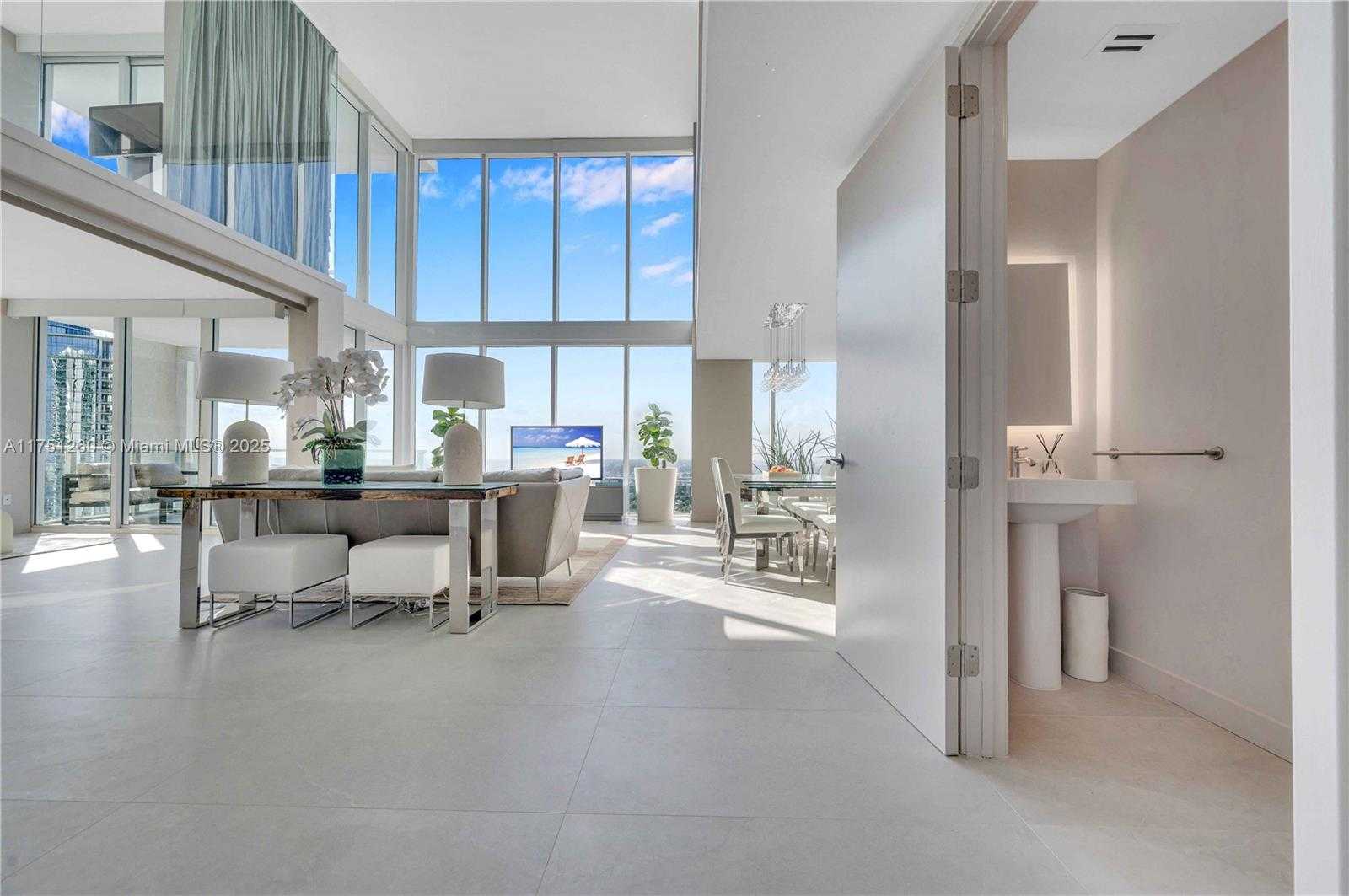 Small Image of 1040 BISCAYNE BLVD #LPH4407, Miami Number 14