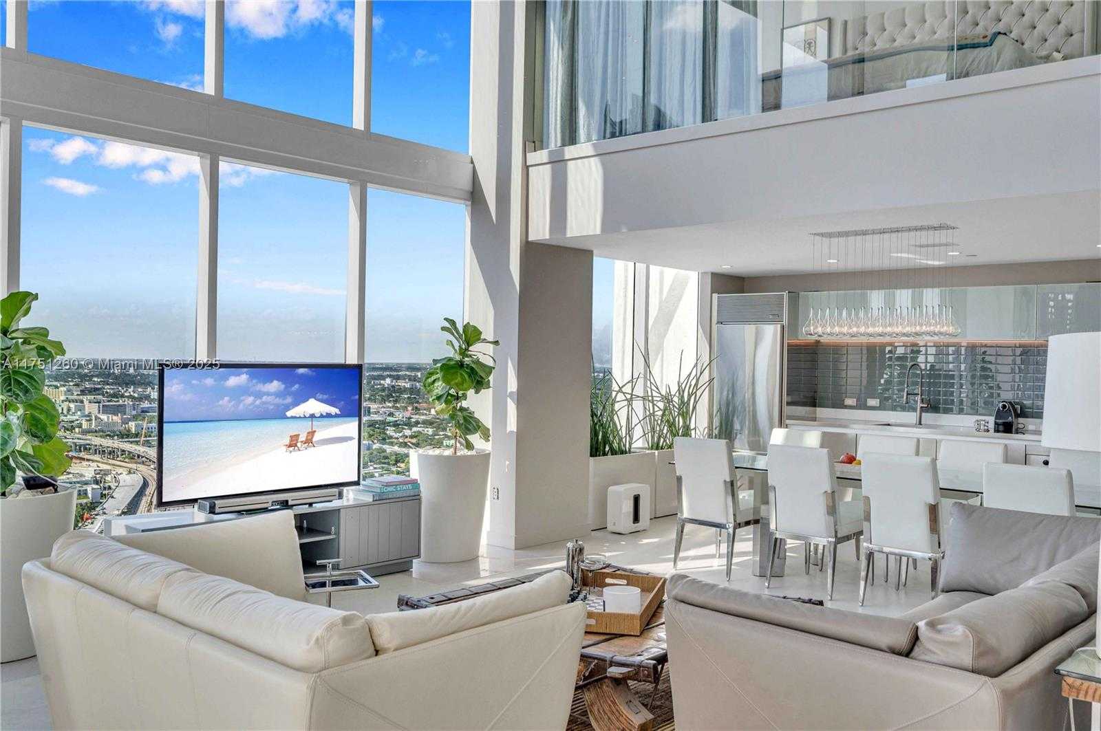 Small Image of 1040 BISCAYNE BLVD #LPH4407, Miami Number 15