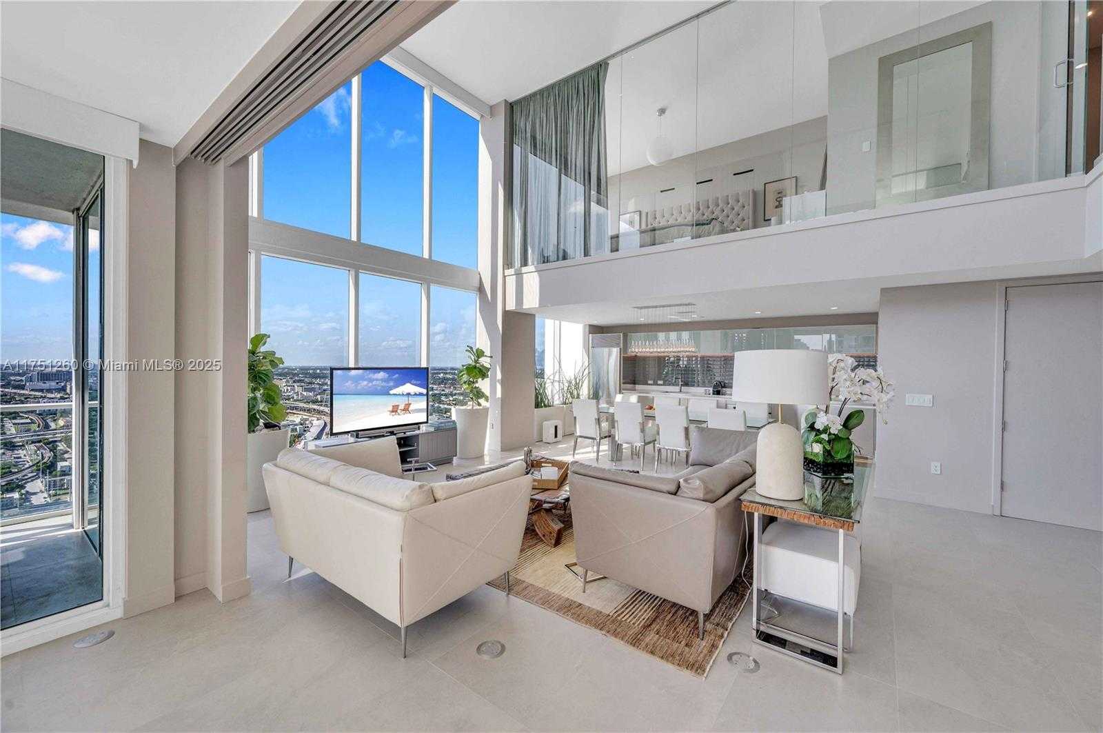 Small Image of 1040 BISCAYNE BLVD #LPH4407, Miami Number 20