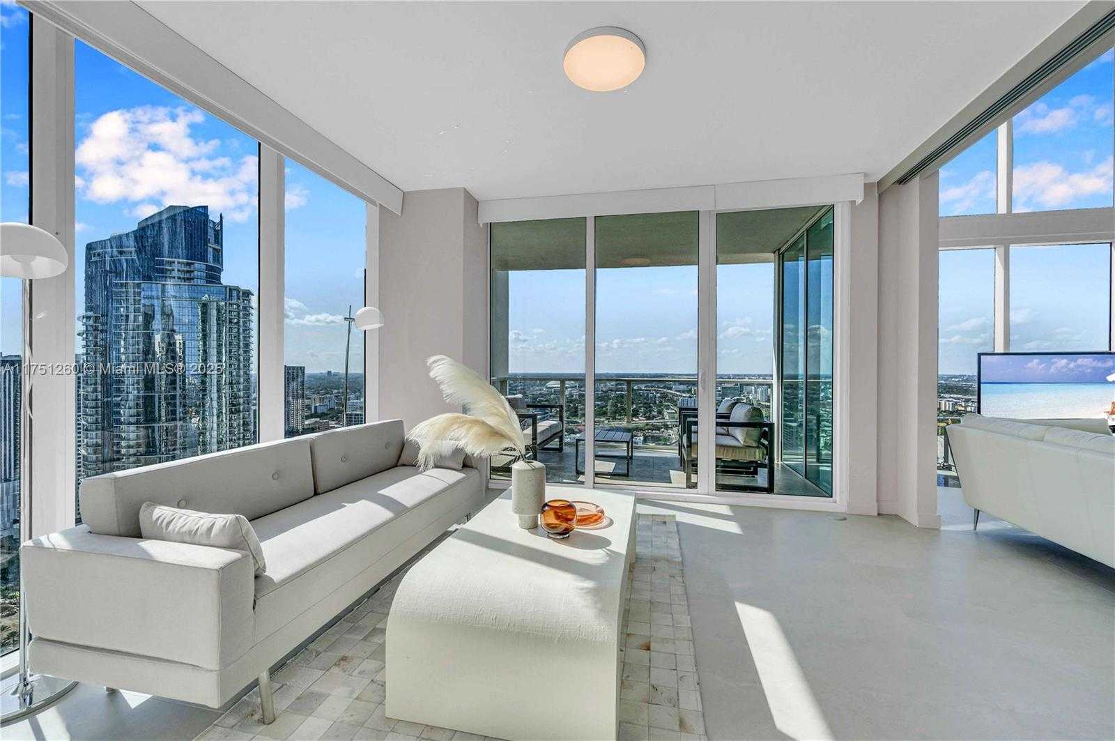 Small Image of 1040 BISCAYNE BLVD #LPH4407, Miami Number 22