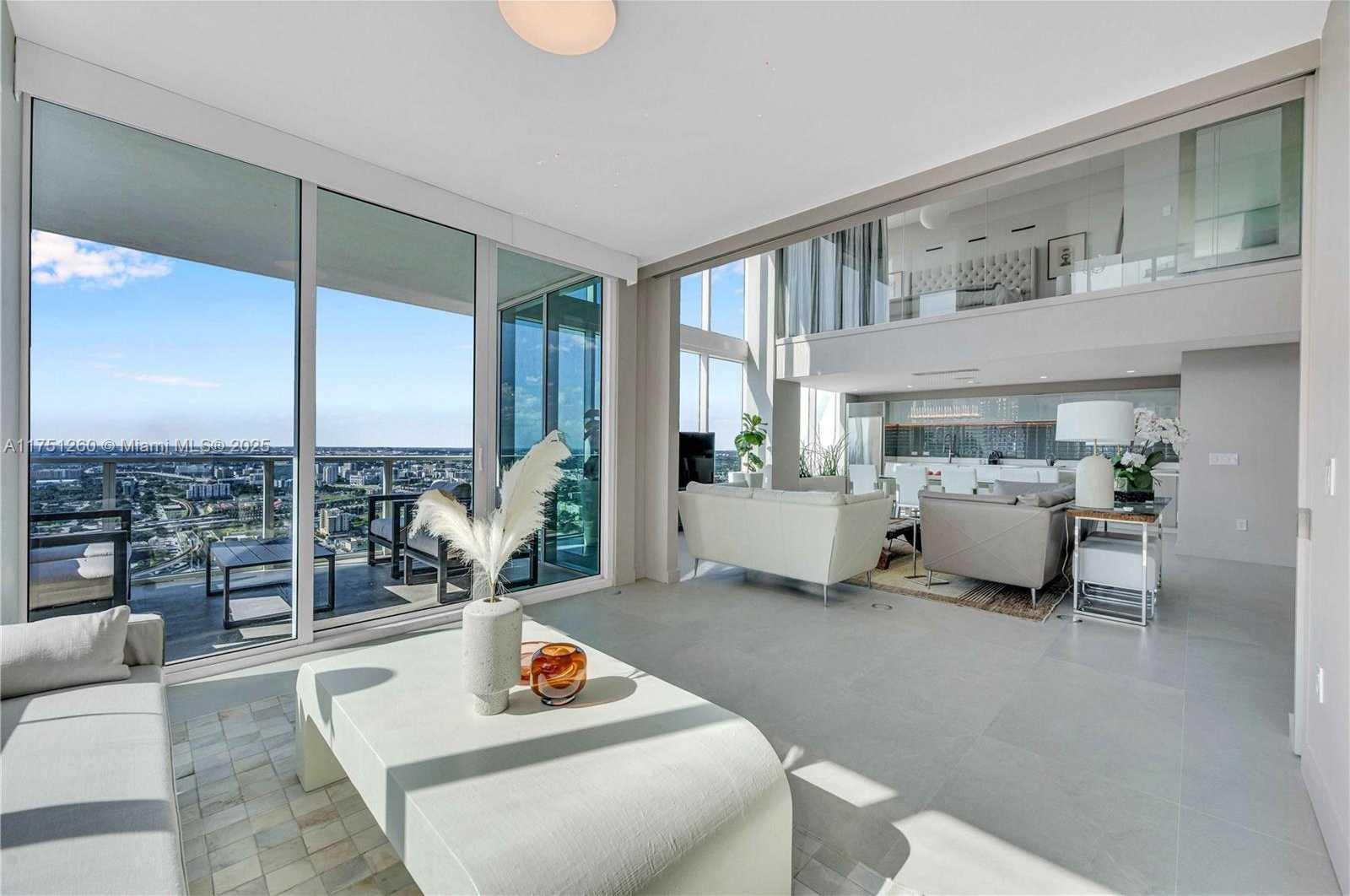 Small Image of 1040 BISCAYNE BLVD #LPH4407, Miami Number 23